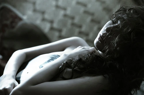 Chung Thục Quyên khoe vẻ gợi cảm ảnh 8