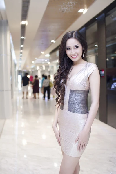 Mai Phương Thúy đẹp từng centimet ảnh 8