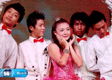 "Nóng" và mới nhất về "bé" Xuân Mai ảnh 4