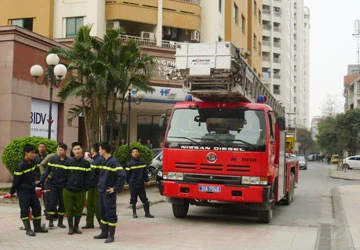Hà Nội: Xe thang khó chữa cháy nhà cao tầng ảnh 1