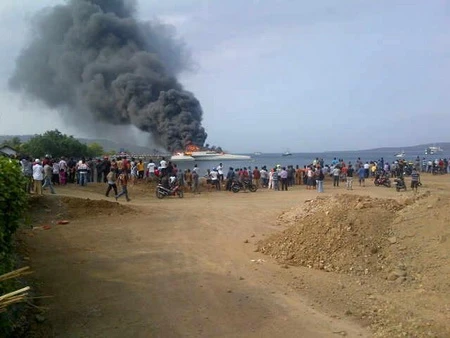 Siêu chiến hạm hiện đại nhất Đông Nam Á tan chảy do hỏa hoạn ảnh 1