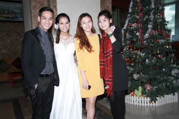 Chân dài Dương Thị Dung bất ngờ lên xe hoa ảnh 3