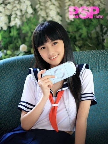 Ngắm nữ họa sĩ truyện tranh đẹp hơn cả... truyện tranh ảnh 2