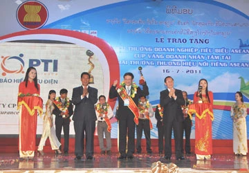 PTI nhận giải Doanh nghiệp tiêu biểu ASEAN tại Lào ảnh 1
