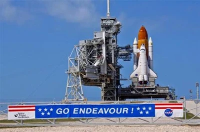 Cận cảnh tàu con thoi Endeavour "xé gió" lần cuối ảnh 2