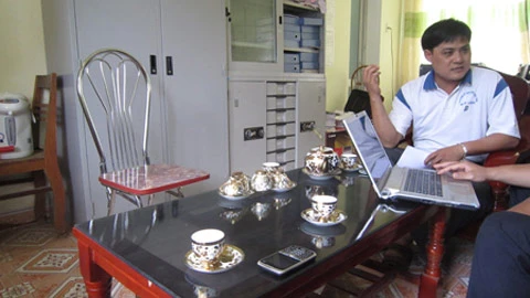 Trưởng phòng GD “gạ tình” con buôn, hàng xóm ảnh 1