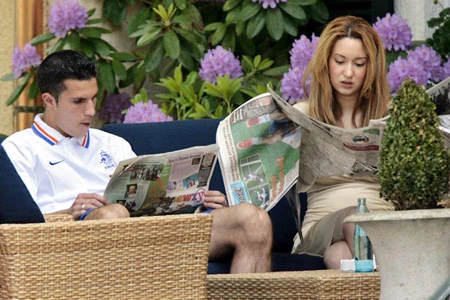 Đòi sang M.U, Van Persie bất tuân lệnh vợ ảnh 4