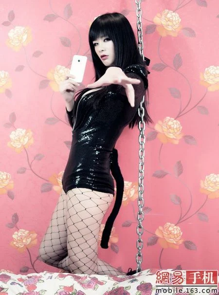 Meizu MX “câu khách” bằng chân dài ảnh 18