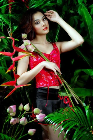 Người đẹp Trang Nhung "đốt nóng" vườn nhiệt đới ảnh 4