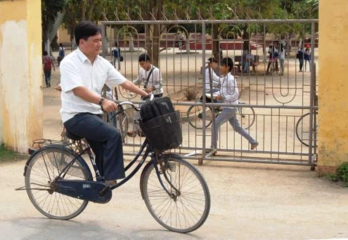Thầy giáo không chân 15 năm đạp xe dạy học ảnh 1