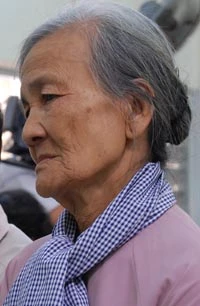 Trực tiếp phiên xử vụ án nhà báo Hoàng Hùng- phần 1: Bà Liễu bị chồng đánh trước khi đốt chồng? ảnh 4 Trực tiếp phiên xử vụ án nhà báo Hoàng Hùng- phần 1: Bà Liễu bị chồng đánh trước khi đốt chồng? ảnh 4