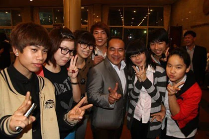 Hiếu Hiền đòi hôn Elly Trần ảnh 11