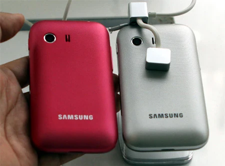 Ngắm Samsung Galaxy Y chính hãng màu hồng ảnh 13