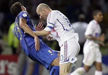 Zidane thà chết chứ không xin lỗi Materazzi ảnh 1