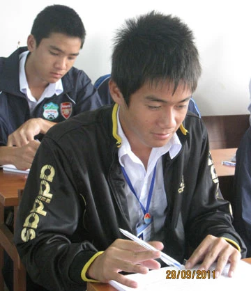 Từ lớp học đến sân bóng ảnh 1