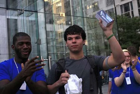 iPhone 4 chính thức đến tay người dùng ảnh 6