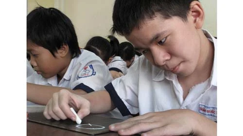 Thế giới của nước mắt và nụ cười ảnh 2 Thế giới của nước mắt và nụ cười ảnh 2