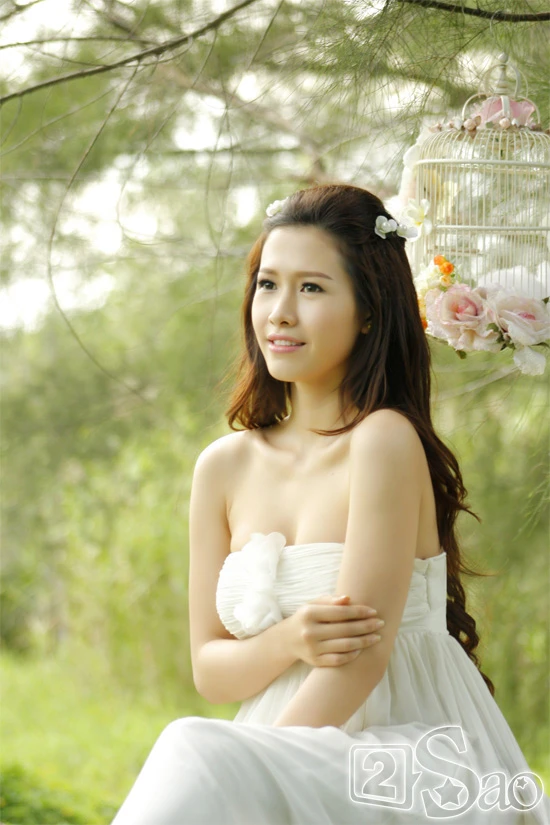 Những shoot hình đẹp của HH phụ nữ VN qua ảnh 2012 ảnh 3