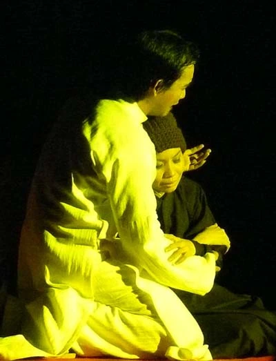 Lan trăng trối trong tay Điệp