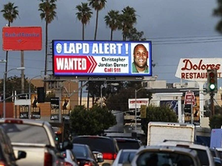 Mỹ truy lùng một cựu cảnh sát đã bắn chết ba người ảnh 1