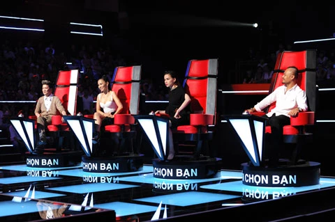 Vẻ đẹp và giọng hát của cháu gái Lam Trường khiến Hà Hồ bật khóc ảnh 3