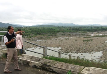 Thủy điện làm hạ lưu khô hạn bất thường ảnh 1