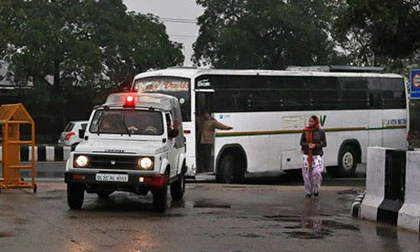 Bạn trai nạn nhân cưỡng hiếp ở Ấn Độ nhận diện xe buýt ảnh 1