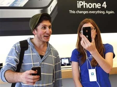 iPhone 4 chính thức đến tay người dùng ảnh 13
