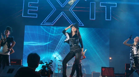 Ban nhạc The Click Five "hâm nóng" sân vận động Quân khu 7 ảnh 6 Ban nhạc The Click Five "hâm nóng" sân vận động Quân khu 7 ảnh 6