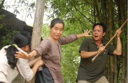 Sợ mang tiếng, vợ chồng chửi nhau bằng... tiếng Anh ảnh 1