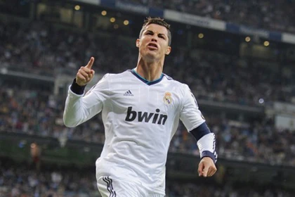 11 cầu thủ xuất sắc nhất lịch sử bóng đá thế giới: Có Messi nhưng không Ronaldo ảnh 1