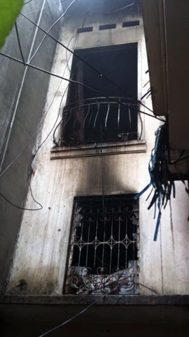 Cháy rụi một kho chứa đồ điện tử ảnh 2