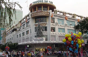 Thương xá Tax đầu tư lớn trang trí thành lâu đài tuyết chào đón Noel. 