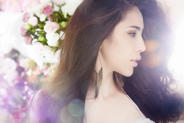 Vẻ cuốn hút khó cưỡng của Thủy Tiên ảnh 9