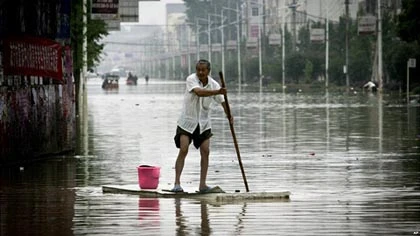 Lũ lụt nặng nhất trong 55 năm tấn công Trung Quốc ảnh 8