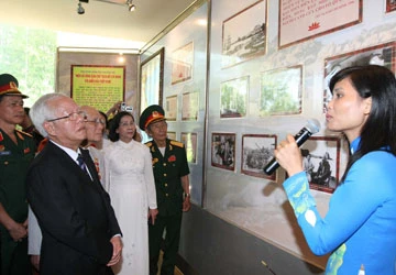 Triển lãm Bác Hồ với biển, đảo Việt Nam ảnh 1