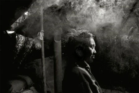 Hình ảnh người phụ nữ Tây Tạng giúp Larry Louie đạt giải nhiếp ảnh quốc tế năm 2007. Hình ảnh người phụ nữ Tây Tạng giúp Larry Louie đạt giải nhiếp ảnh quốc tế năm 2007.