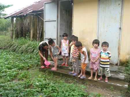 25 trẻ mầm non ăn ngủ cùng mùi thuốc trừ sâu ảnh 2