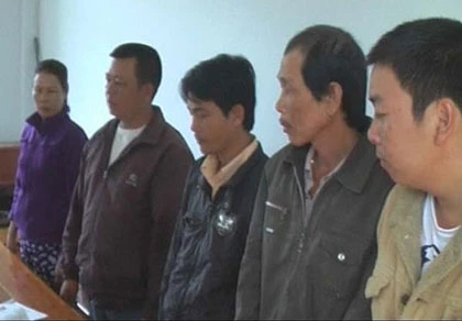 Triệt phá sòng “bầu cua” ngày cận tết ảnh 1