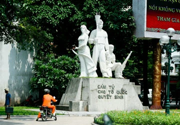 Tượng đài Hà Nội: Chưa đẹp vì thiếu cảnh quan ảnh 2