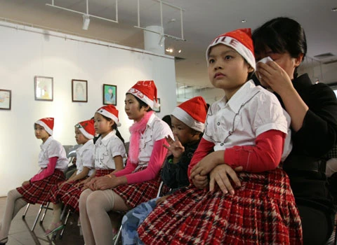 Triển lãm "Trong mắt em" gây quỹ cho bệnh nhân ung thư ảnh 1