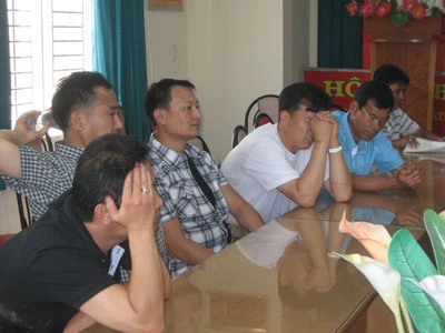 Những người đàn ông Hàn Quốc xem mặt, tuyển vợ tại cơ quan công an. Ảnh: Đàm Đệ Những người đàn ông Hàn Quốc xem mặt, tuyển vợ tại cơ quan công an. Ảnh: Đàm Đệ