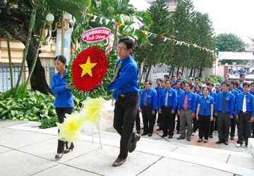 Dâng hương tưởng niệm liệt sĩ Nguyễn Văn Trỗi ảnh 1