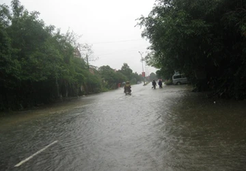 Một cháu trai gần 3 tuổi bị nước lũ cuốn trôi ảnh 1