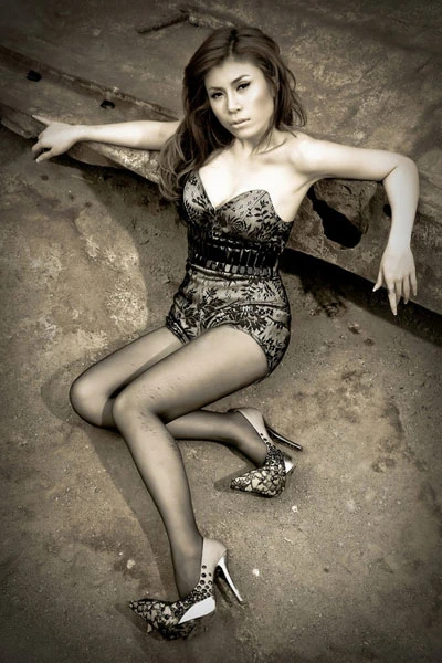 Uyên Trang trở lại nóng bỏng ảnh 8