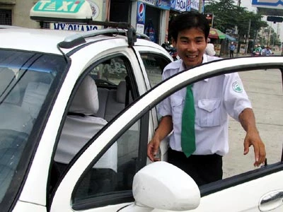 Tài xế taxi bắt cướp được tặng ôtô ảnh 1