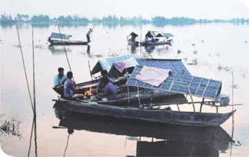 Khói chiều. Ảnh: KHẮC HIẾU.