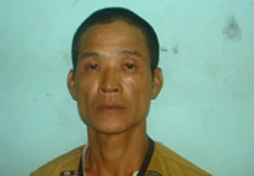 Cô gái khỏa thân lao ra đường kêu cứu ảnh 1