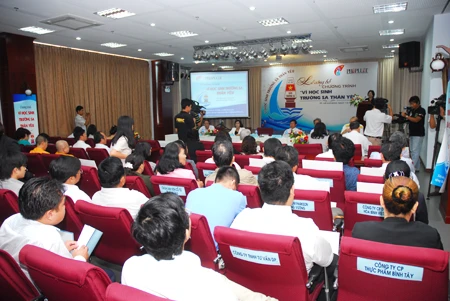 Gần 5 tỉ đồng "Vì học sinh Trường Sa thân yêu" ảnh 3