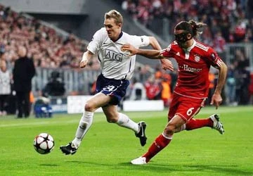 MU - Bayern Munich: Bí ẩn cái chân Rooney ảnh 1